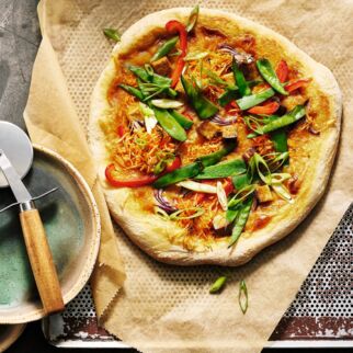 Gemüsepizza mit Currysauce Gemüsepizza mit Currysauce