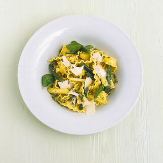 Pasta mit Kartoffeln, Bohnen und Pesto