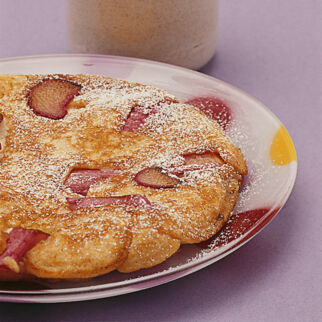 Rhabarber-Eierkuchen mit Zimt-Quark Rhabarber-Eierkuchen mit Zimt-Quark