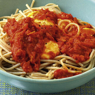 Nudeln mit Ajvar-Möhren-Sugo Nudeln mit Ajvar-Möhren-Sugo