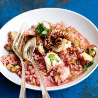 Rotweinrisotto mit Oktopus und Rote-Bete-Saft Rotweinrisotto mit Oktopus und Rote-Bete-Saft