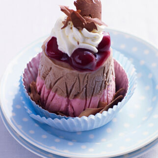 Geeiste Schwarzwälder Kirschtörtchen Geeiste Schwarzwälder Kirschtörtchen