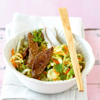 Asia-Krautsalat mit Steakstreifen