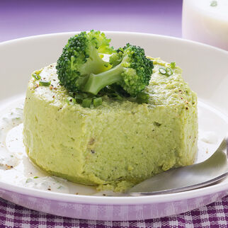 Brokkoliflan mit Meerrettichsauce