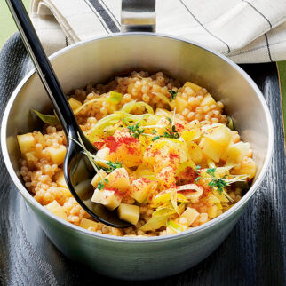 Gerstentopf mit Lauch und Apfel Gerstentopf mit Lauch und Apfel