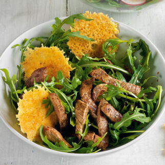 Rucola-Filet-Salat mit Parmesan-Chips
