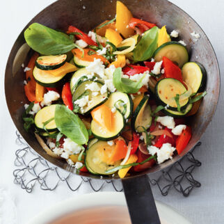 Gemüsepfanne mit Schafskäse Gemüsepfanne mit Schafskäse