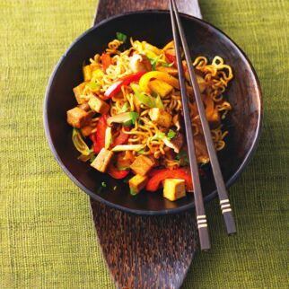 Gemüse-Nudeln mit Tofu Gemüse-Nudeln mit Tofu
