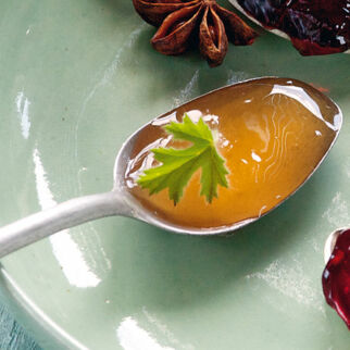 Himbeergelee mit Zitronenmelisse Himbeergelee mit Zitronenmelisse