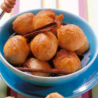 Frittierte Teigbällchen Frittierte Teigbällchen