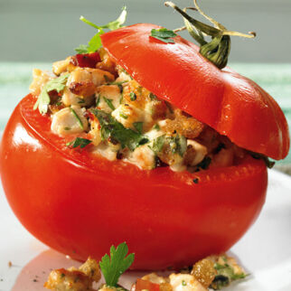 Gefüllte Tomaten mit Feta & Oliven
