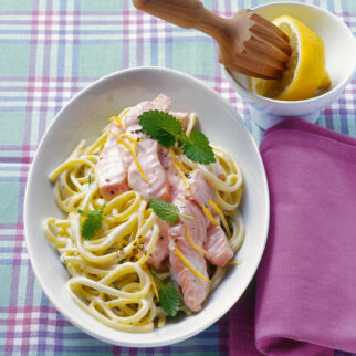 Zitronenmelissesauce mit Lachs