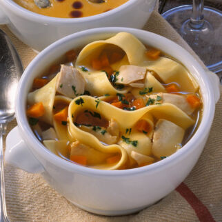 Nudelsuppe mit Huhn