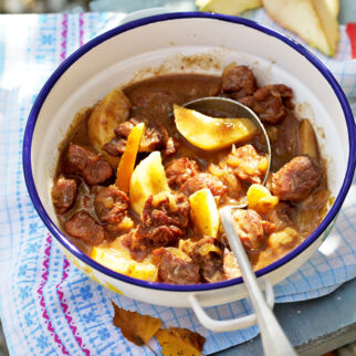 Wildschweingulasch mit Quitten Wildschweingulasch mit Quitten