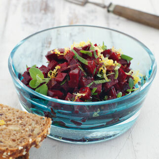 Rote-Bete-Salat mit Zitronendressing Rote-Bete-Salat mit Zitronendressing