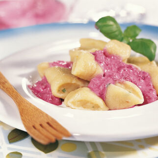 Pinienkern-Gnocchi in pink Sauce