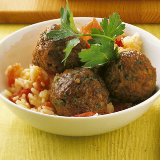 Hackbällchen auf Reis Hackbällchen auf Reis
