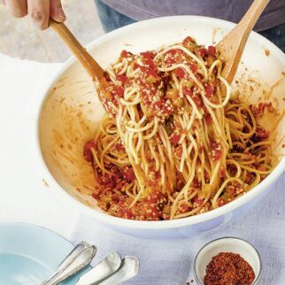 Spaghetti mit Soja-Gemüse-Sugo