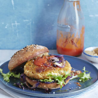 Veggie-Burger mit Majoran-Röstzwiebeln Veggie-Burger mit Majoran-Röstzwiebeln