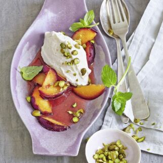 Ingwer-Tofu-Creme mit Honigpflaumen Ingwer-Tofu-Creme mit Honigpflaumen