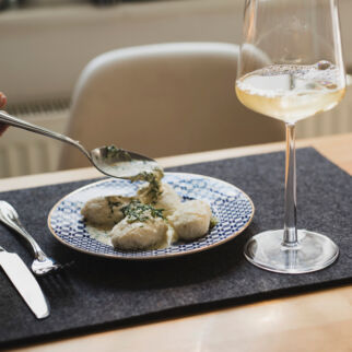 Zarte Hechtklößchen in Dillsauce Zarte Hechtklößchen in Dillsauce