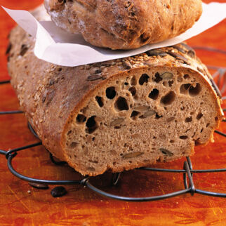 Walnuss-Hefebrötchen