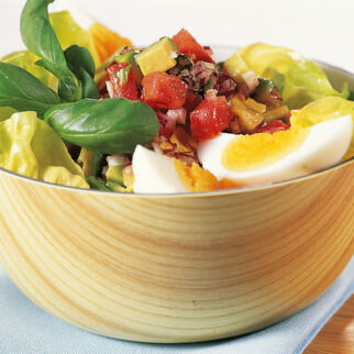 Basic cooking: Salat mit Ei und Avocado Basic cooking: Salat mit Ei und Avocado