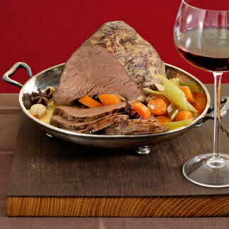 Rinderbraten in Weißwein geschmort Rinderbraten in Weißwein geschmort