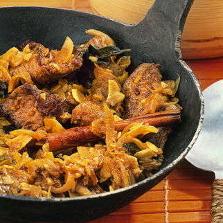 Wok-Rindfleisch mit Kokosnuss Wok-Rindfleisch mit Kokosnuss