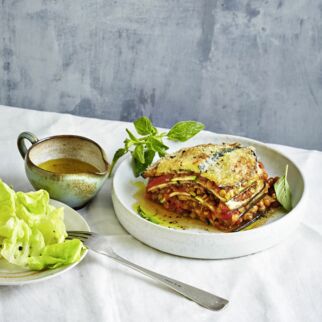 Auberginen-Zucchini-Lasagne mit Linsenbolognese