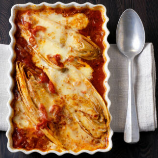 Chicorée in Tomatensauce mit Parmesan Chicorée in Tomatensauce mit Parmesan