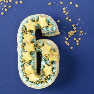 Number Cake mit Sternenhimmel Number Cake mit Sternenhimmel