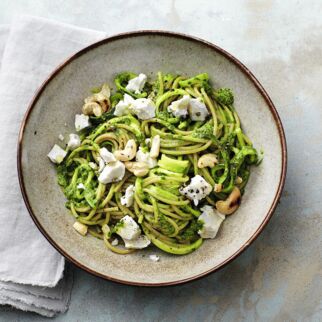 Zoodles mit Spinat-Pesto Zoodles mit Spinat-Pesto