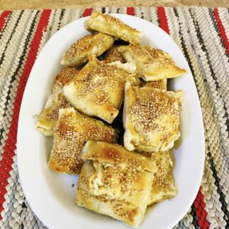 Teigtäschchen mit Myzithra Teigtäschchen mit Myzithra