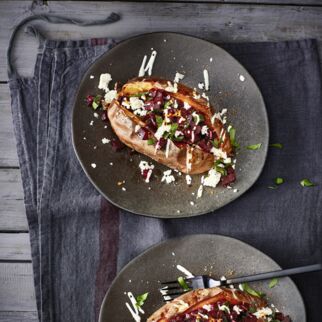 Ofensüßkartoffeln mit Rote-Bete-Topping Ofensüßkartoffeln mit Rote-Bete-Topping