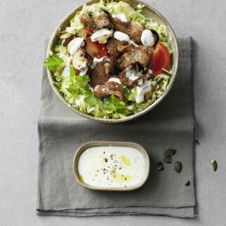 Krautsalat-Bowl mit Gyros