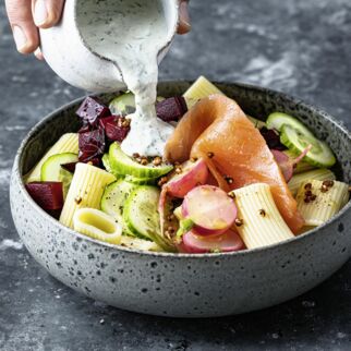 Hygge-Bowl mit
Räucherlachs Hygge-Bowl mit
Räucherlachs