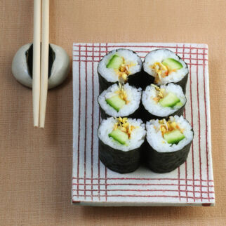 Gurken-Erdnuss-Hoso-Maki Gurken-Erdnuss-Hoso-Maki