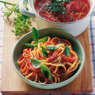 Nudeln mit Tomatensugo Nudeln mit Tomatensugo
