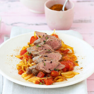 Lammfilet auf Gewürztomaten Lammfilet auf Gewürztomaten