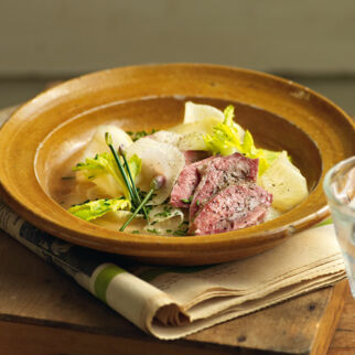 Schweinebäckchen in Sellerie-Portwein-Sauce Schweinebäckchen in Sellerie-Portwein-Sauce