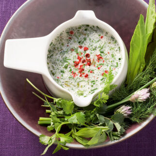 8-Kräuter-Sauce mit rosa Pfeffer 8-Kräuter-Sauce mit rosa Pfeffer