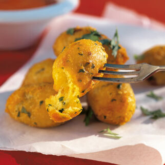 Eier-Käse-Bällchen in Tomatensauce Eier-Käse-Bällchen in Tomatensauce