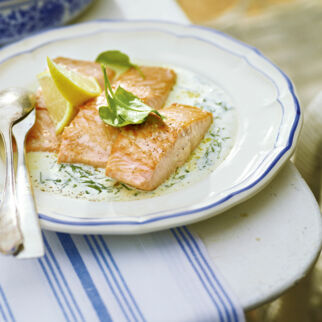 Lachs mit Sauerampfersauce Lachs mit Sauerampfersauce