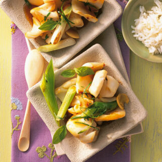 Vietnamesischer Tintenfisch mit fünf Kräutern Vietnamesischer Tintenfisch mit fünf Kräutern