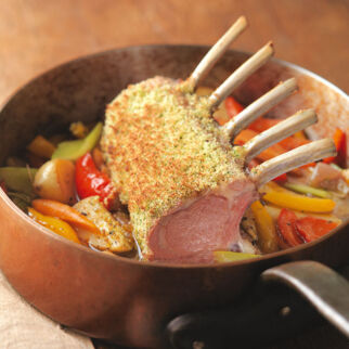 Gratiniertes Lammkarree mit Schmorgemüse Gratiniertes Lammkarree mit Schmorgemüse