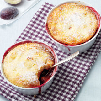 Quark-Grieß-Auflauf mit Pflaumen Quark-Grieß-Auflauf mit Pflaumen