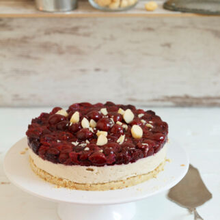 Macadamia-Kirsch-Minitorte Macadamia-Kirsch-Minitorte