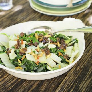 Mangold mit Rosinen und Pinienkernen Mangold mit Rosinen und Pinienkernen