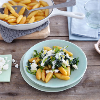 Schupfnudeln mit Spinat-Feta-Gemüse Schupfnudeln mit Spinat-Feta-Gemüse